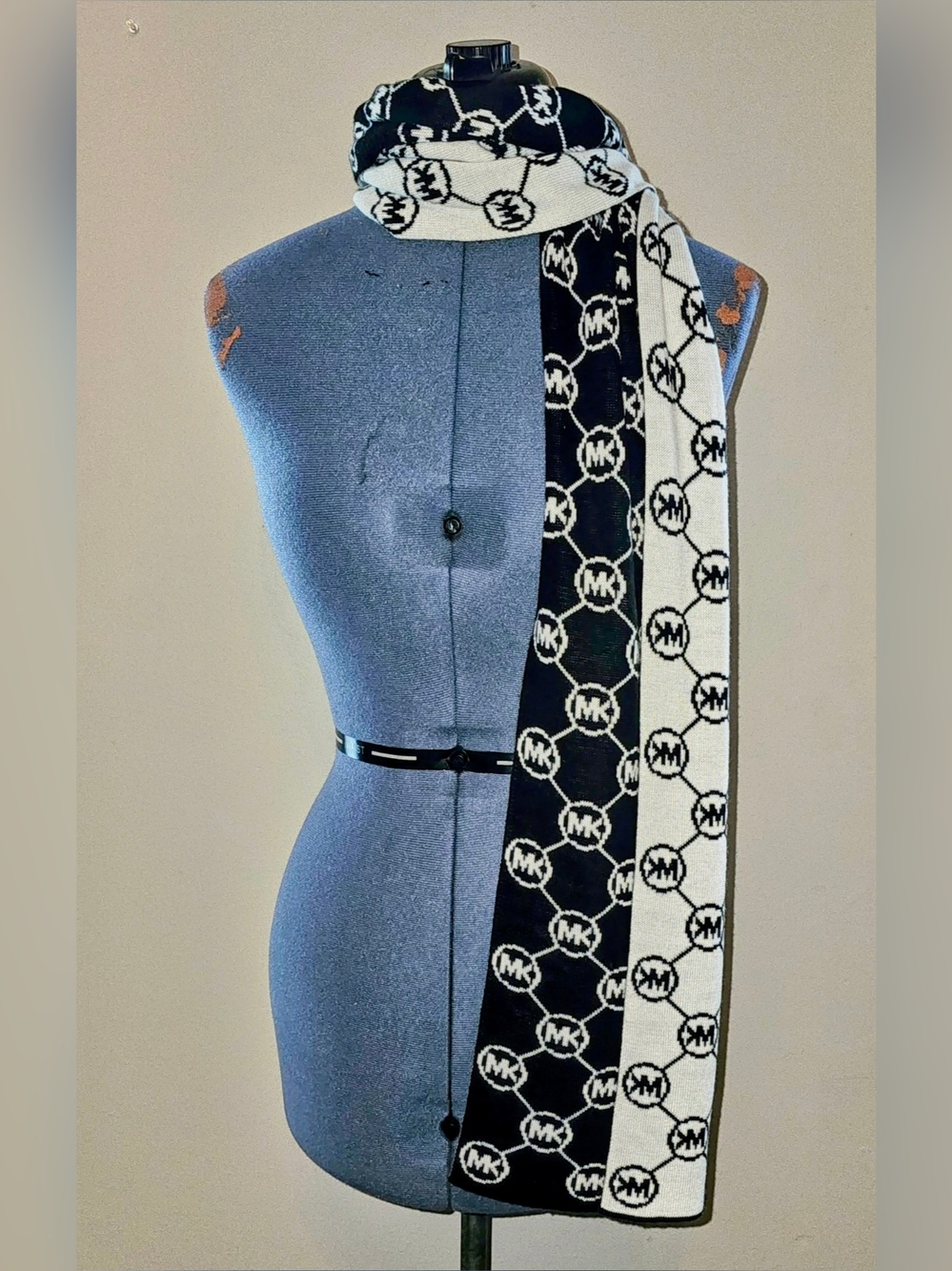 MICHAEL KORS Black & White Logo Scarf